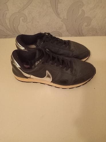 rezin cekmeler: Gencede satilir orginal Nike krasofka Moskvadan alinib - Rəng: qara — 2