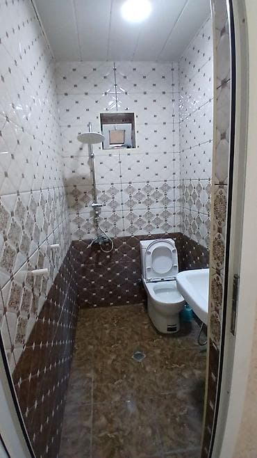 gündəlik kirayə evlər: 2 otaqlı həyət evi - Plan: giriş pilləkənli eyvan, 2 ayrı otaq (yataq — 7