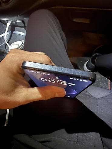 selfi cubuğu: Oppo A3, 256 GB, rəng - Qara, Simsiz şarj — 4