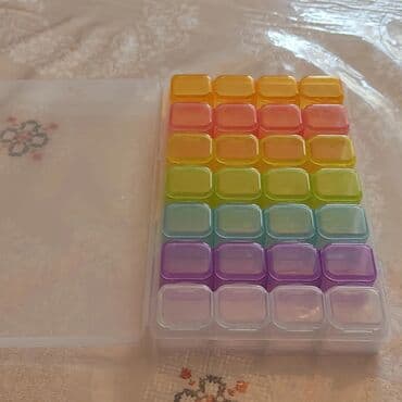 Muncuq qabı. 28 gözü var və hər birinin öz qapağı var lalafo.az -da Muncuq qabı. 28 gözü var və hər birinin öz qapağı var