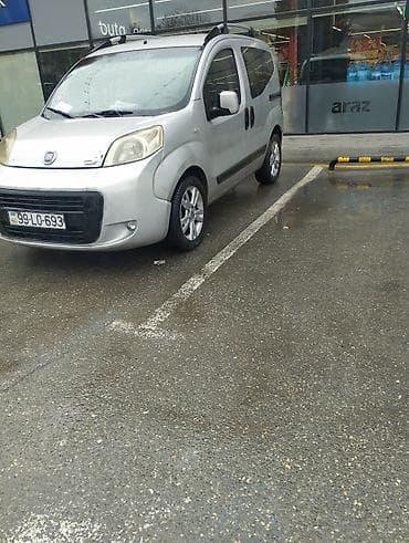 Fiat Qubo – gümüşü rəngdə, kompakt miniven/kombi.barte edərəm ozundən