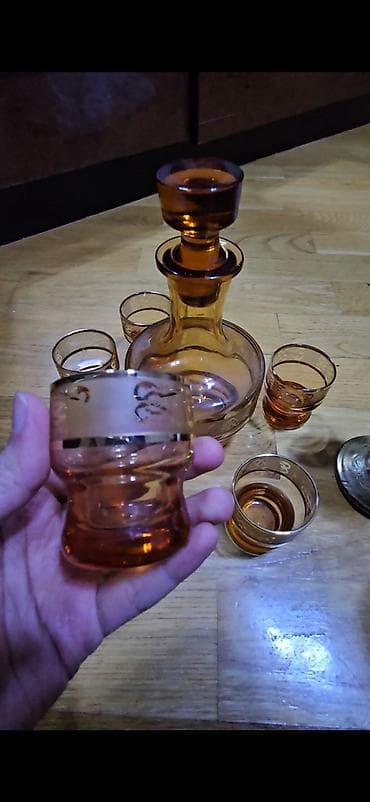 xalca ucuz: Qəhvəyi-ambre rəngli şüşə likör dəsti - Tərkib: 1 qrafın və 6 balaca — 2