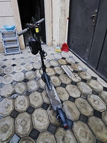 İşlənmiş Elektrik samokat 8", 351 - 500 Vt, 16 - 25 km/s, Ünvandan götürmə — 2