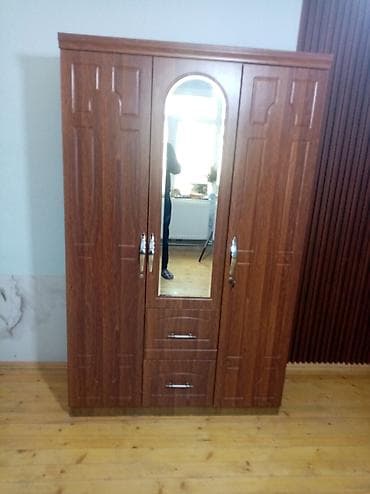 İşlənmiş, 3 qapılı, Güzgülü, Qəhvəyi, Taxta, Açılan, Düz dolab