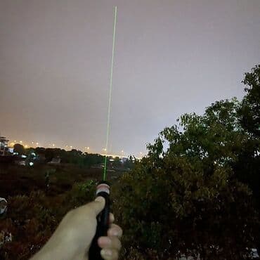 Yaşıl lazer göstəricisi, görünüşü yaxşılaşdırmaq və ya təqdimatlarda