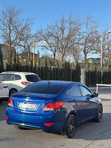 hunday matrix: Hyundai Accent: 1.6 l | 2012 il Sedan — 2