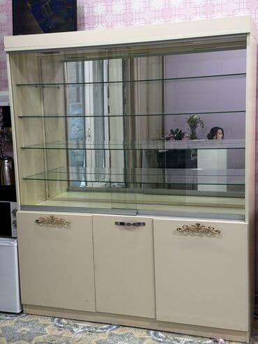 Metal axtaran aparatlar: Şüşəli dolab vitrini — 1