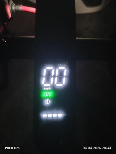 irşad velosiped 29: Toba ST-350 Elektrikli skuter - Rəng: qara, qırmızı detallarla - — 3