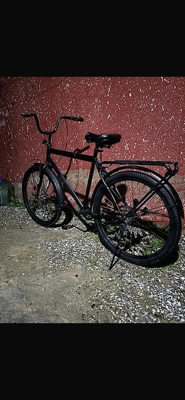 velosipet 24: Şəhər/kruizer tipli velosiped – tam qara dizayn - Geniş, rahat sükan — 4