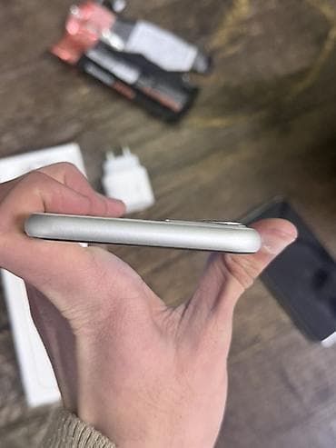 samsung a14 qiyməti: IPhone 11, 128 GB, Ağ, Barmaq izi, Simsiz şarj, Face ID — 6