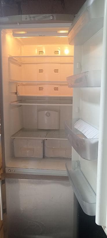 2 qapılı Indesit Soyuducu Satılır, rəng - Gümüşü