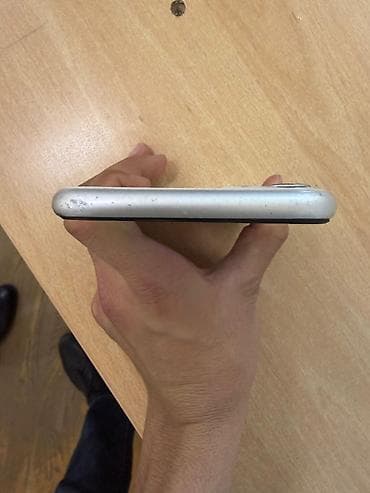 iphone 7 pulus: IPhone 11, 64 GB, Ağ, Qırıq — 4