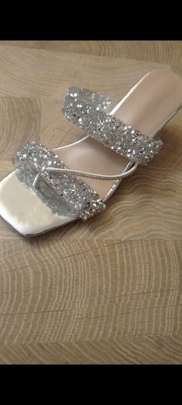 tekstil uşaq şəp şəpləri: Yenidir heç istifadə olunmayıb temudan alınib böyük gəlib razmeri 40 — 1