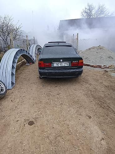 BMW 520: 2 l | Sedan