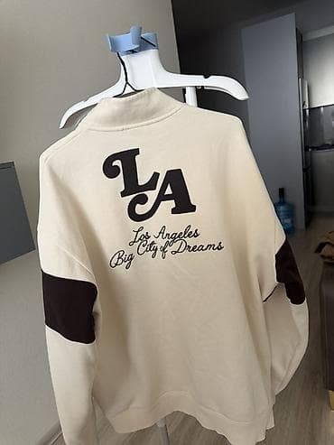 Unisex oversize svitşot Bershka - Rəng: krem fon üzərində tünd — 2