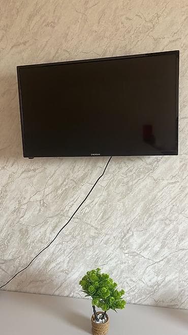 televizo: Samsung 82 ekran smart TV 230 AZN.ela veziyetde 3 cu kewle — 1