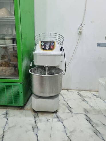 mağaza üçün avadanlıqlarla təchiz olunmuş obyekt: Razin qəsəbəsi, Nazim İsmayılov küçəsində yerləşən çoxmərtəbəli — 3