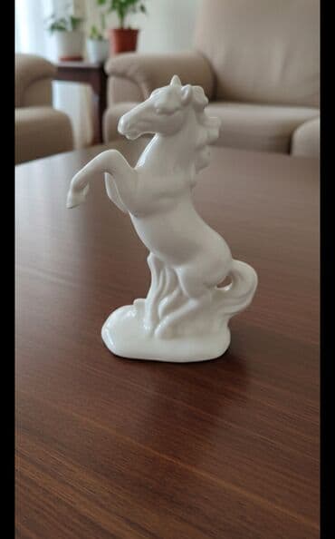 Другие товары для дома: Qedimi fiqur at teze.Hunduru 14 sm .Catdirilma Xalqlar metrosu — 1