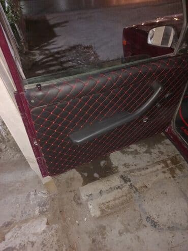 badamdar maşın bazarı ünvan: VAZ 2107, al-qırmızı rəngdə klassik sedan. Xüsusiyyətlər: - Kuzov: 4 — 6