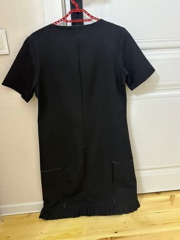 xoncaların bəzədilməsi: Qara rəngli qadın donu - Klassik düz kəsim, qısa qollu - Dairəvi — 2