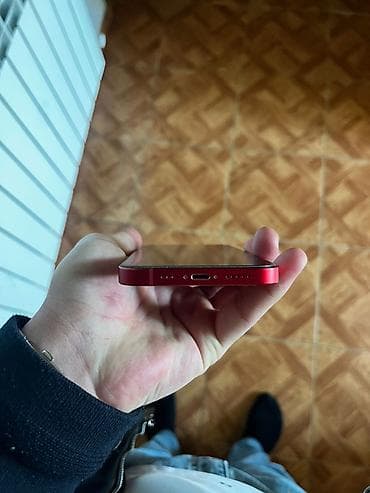 iphone 12 ucuz: IPhone 13, Qırmızı, Face ID — 6