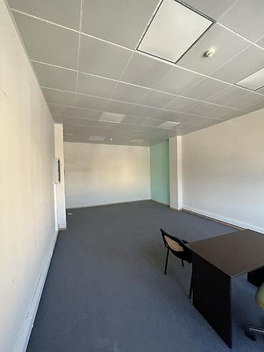icare obyek: İcarəyə ofis sahəsi - Geniş və işıqlı açıq plan otaq - Böyük pəncərə — 4