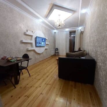 Tam temirli ve hercur şəraiti var evin. Balkon denize baxir binanin