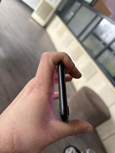 IPhone Xr, 128 GB, Qara — 7