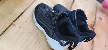 Alt paltar, corablar: Uşaq ayaqqabıları dəsti Hər biri brend ayaqqabılardır. Orginal — 10