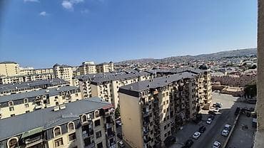 kelbecerde kiraye evler: Salam aleykum. Ümumi sahəsi 31kv təşkil edir. Balkonlu. Bölünmə — 5