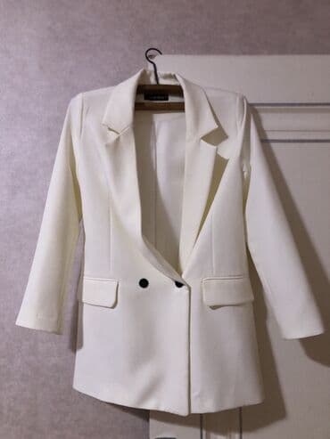 klassik geyim: Ağ qadın kostyumu – pencək və şalvardan ibarət dəst. - Rəng: krem/ağ — 1