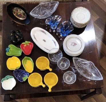 Müxtəlif qab-qacaq dəsti – bir yerdə - Porselen: qızılı haşiyəli