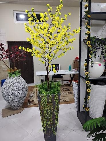 Dekorativ süni çiçək ağacı – hündür vazonda - Parlaq sarı çiçəklərlə — 1