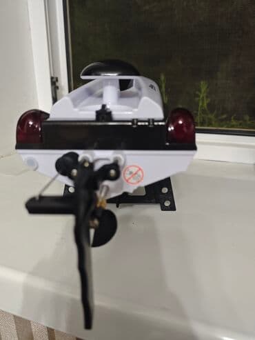 Hovuzlar: Pultla işləyən gəmi 35km/saat sürətlə hərəkət edir. Tərs çevrildikde — 9