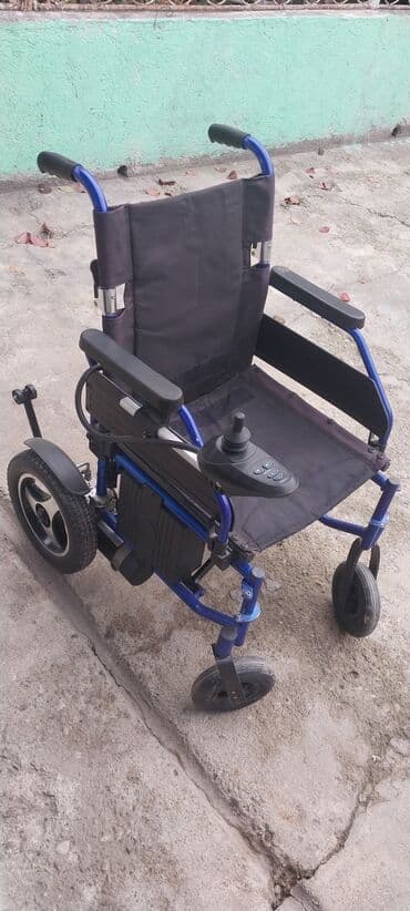 elektrikli əlil arabası: Elektrik təkərli kreslo - İdarəetmə: Sağ tərəfdə joystick paneli (güc — 1