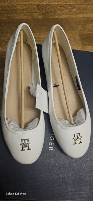 Tommy Hilfiger qadın balerinləri - Rəng: ağ - Modelləmə: yumru