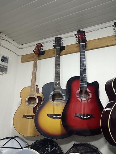 Akkustik gitara kolleksiyası - Korpus: Klassik akustik forma, həm tam