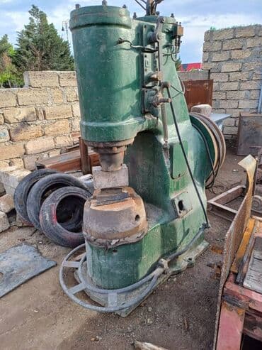 пресс чоп сатам: 75 tonluq molot işlək vəziyyətdədir.Molot — 3