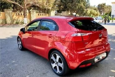 ilkin odenis 2000 azn olan masinlar: Kia Rio hatchback – parlaq qırmızı rəngli, kompakt və şəhər üçün ideal — 5