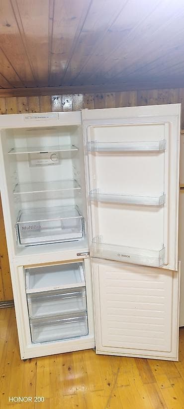 iphone x 13 pro: İşlənmiş 2 qapılı Bosch Soyuducu Satılır, rəng - Ağ — 2