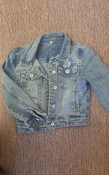 usaqlar ucun inqalyasiya aparati: Burberry markalı bej rəngdə, içərisi damalı, kəməri olan uşaq plaşı — 4