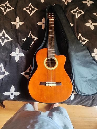 gitara tarnada: Elektro-klasik gitara – kəsikli (cutaway) korpus, 6 sim, yumşaq çexol — 1
