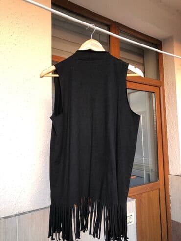 zara xs: 1dəfə geyinilib, heç bir problemi yoxdur. Nabuk (süet) material. Ölçü — 3