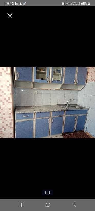 rengli metbex mebelleri: Mətbəx mebeli dəsti - Üst və alt dolablar: çox bölməli, şüşəli vitrin — 1