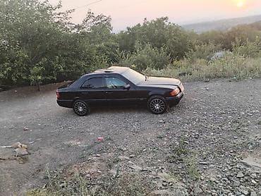 bmw e60 m: Mercedes-Benz C-Class: 1.8 l | 1996 il Sedan — 3
