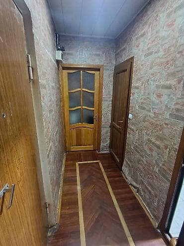 memar əcəmi: 3-cü mikrorayon 3 otaqlı, 150 kv. m, Orta təmir — 2