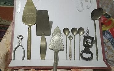 qaşığ: Antik metal mətbəx alətləri dəsti - Müxtəlif ölçü və formalarda metal — 1