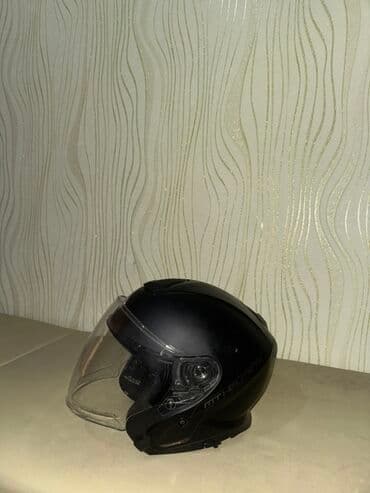 mersedes mator: MT brendinə məxsus mat qara rəngli motosiklet dəbilqəsi. Şəffaf vizoru — 3