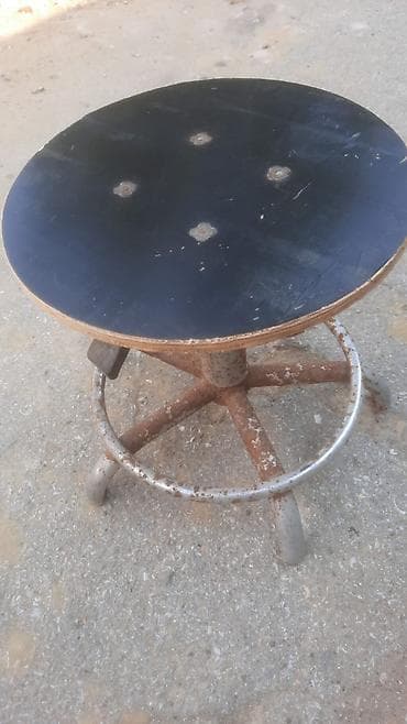 antik stullar: Tənzimlənən hündürlüklü dönər tabure - Material: metal karkas — 2