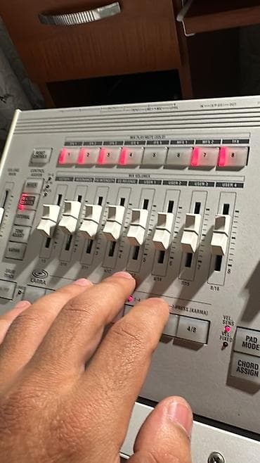 musiqi aleti: Sintezator, Korg — 4